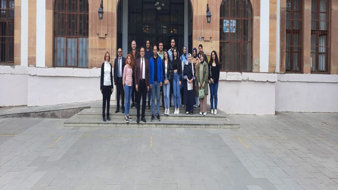 Kastamonu Üniversitesi Eğitim Fakültesi Öğretim Görevlisi ve Öğrencileri Eğitim Tarihi Dersi Mekteb-i Sanayi konusu için okulumuzu ziyaret etti.